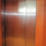 Armario de maquinaria de ascensor en planta de piso